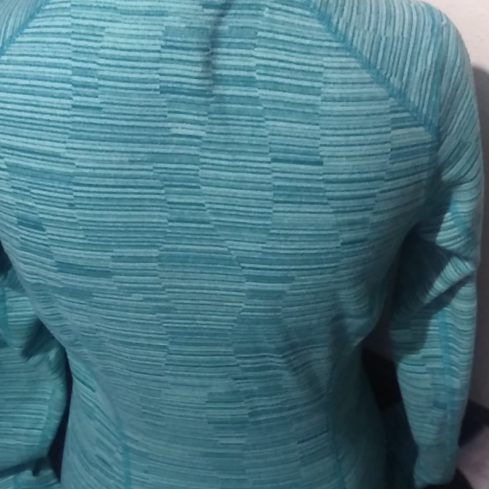 North Face Pullover - image 5